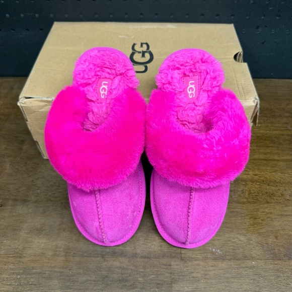 Gently Used/ W Box! Youth Kids Hot Pink Cozy II Slipper Clogs Fall Winter Size 2 - Picture 3 of 5